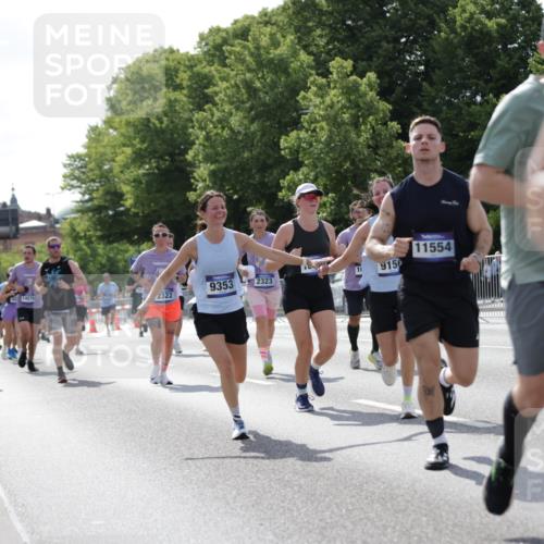 29.06.2025 - hella hamburg halbmarathon Jannik Wohlers http://msf.ph/oto/8272923 29.06.2025 10:01:48 Lombardsbrücke 1364, 1432, 1453, 2142, 2322, 2323, 3169, 4985, 5763, 6166, 6295, 6322, 7031, 7189, 7223, 7243, 9020, 9021, 9156, 9353, 9741, 9928, 10866, 11554, 11871, 11938, 12315, 12316, 12491, 12837, 14574, 14660, 14677, 15008, 15901, 16420, 16614, 16634, 16723, 16770, 18130, 18240, 19162, 19240 meine-sportfotos.de