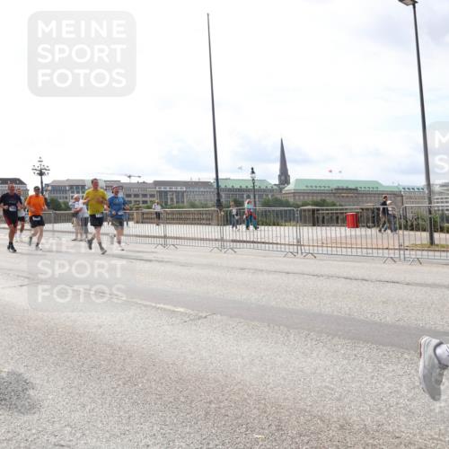 29.06.2025 - hella hamburg halbmarathon Lena Gebhardt http://msf.ph/oto/8272946 29.06.2025 10:20:04 Lombardsbrücke 13910, 1118, 1046, 1069, 1110, 1115, 1154, 1534, 2064, 2357, 2405, 2441, 2918, 3278, 3434, 3678, 3842, 4108, 4110, 4170, 4539, 4562, 4570, 4585, 4614, 4737, 4739, 5251, 5397, 5556, 5659, 5811, 5812, 5831, 5878, 5937, 6444, 6796, 6797, 6872, 6874, 7018, 7101, 7137, 7248, 7249, 7519, 7739, 7744, 7808, 7836, 7917, 8025, 8146, 8387, 8427, 8462, 8738, 9136, 9196, 9735, 9873, 10349, 10414, 10540, 10550, 10594, 10595, 10622, 10701, 10754, 11028, 11036 meine-sportfotos.de