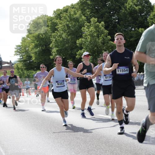 29.06.2025 - hella hamburg halbmarathon Jannik Wohlers http://msf.ph/oto/8272949 29.06.2025 10:01:48 Lombardsbrücke 1364, 1432, 1453, 2142, 2322, 2323, 3169, 4985, 5763, 6166, 6295, 6322, 7031, 7189, 7223, 7243, 9020, 9021, 9156, 9353, 9741, 9928, 10866, 11554, 11871, 11938, 12315, 12316, 12491, 12837, 14574, 14660, 14677, 15008, 15901, 16420, 16614, 16634, 16723, 16770, 18130, 18240, 19162, 19240 meine-sportfotos.de