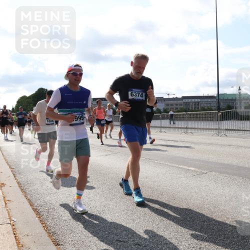 29.06.2025 - hella hamburg halbmarathon Lena Gebhardt http://msf.ph/oto/8272955 29.06.2025 09:57:39 Lombardsbrücke 1604, 999, 6374, 5395, 1030, 1086, 1094, 1193, 1320, 1321, 1327, 1422, 1442, 1563, 1870, 2119, 2252, 2444, 2448, 2488, 2595, 2814, 2855, 2946, 3048, 3058, 3096, 3103, 3114, 3698, 3999, 4261, 4299, 4379, 4558, 4986, 5013, 5018, 5021, 5024, 5032, 5305, 5633, 5775, 5820, 5907, 6125, 6355, 6356, 6374, 6569, 6585, 6628, 6720, 6762, 6776, 6795, 6942, 7134, 7221, 7259, 7397, 7478, 7594, 7646, 7742, 7930, 7932, 7952, 7973, 7976, 9316, 10191 meine-sportfotos.de