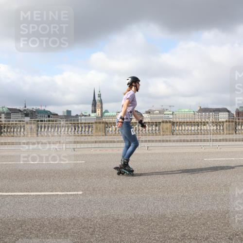 29.06.2025 - hella hamburg halbmarathon Lena Gebhardt http://msf.ph/oto/8272958 29.06.2025 09:04:53 Lombardsbrücke  meine-sportfotos.de
