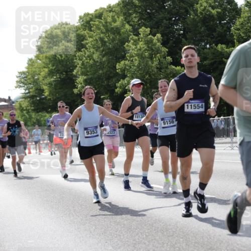 29.06.2025 - hella hamburg halbmarathon Jannik Wohlers http://msf.ph/oto/8272985 29.06.2025 10:01:48 Lombardsbrücke 1364, 1432, 1453, 2142, 2322, 2323, 3169, 4985, 5763, 6166, 6295, 6322, 7031, 7189, 7223, 7243, 9020, 9021, 9156, 9353, 9741, 9928, 10866, 11554, 11871, 11938, 12315, 12316, 12491, 12837, 14574, 14660, 14677, 15008, 15901, 16420, 16614, 16634, 16723, 16770, 18130, 18240, 19162, 19240 meine-sportfotos.de