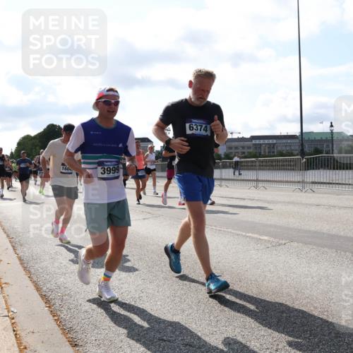 29.06.2025 - hella hamburg halbmarathon Lena Gebhardt http://msf.ph/oto/8273027 29.06.2025 09:57:39 Lombardsbrücke 1604, 3999, 1151, 6374, 1030, 1086, 1094, 1193, 1320, 1321, 1327, 1422, 1442, 1563, 1870, 2119, 2252, 2444, 2448, 2488, 2595, 2814, 2855, 2946, 3048, 3058, 3096, 3103, 3114, 3698, 3999, 4261, 4299, 4379, 4558, 4986, 5013, 5018, 5021, 5024, 5032, 5305, 5633, 5775, 5820, 5907, 6125, 6355, 6356, 6374, 6569, 6585, 6628, 6720, 6762, 6776, 6795, 6942, 7134, 7221, 7259, 7397, 7478, 7594, 7646, 7742, 7930, 7932, 7952, 7973, 7976, 9316, 10191 meine-sportfotos.de