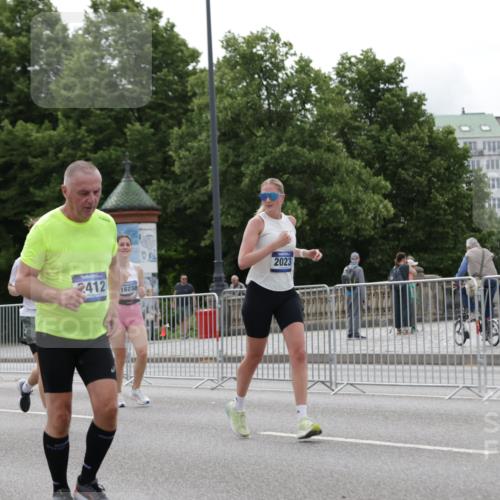 29.06.2025 - hella hamburg halbmarathon Jannik Wohlers http://msf.ph/oto/8273028 29.06.2025 10:34:06 Lombardsbrücke 1025, 1672, 2023, 2412, 2510, 2511, 2801, 3420, 4540, 4824, 4826, 5609, 6034, 6105, 6171, 6329, 6571, 6574, 6843, 7386, 7644, 7733, 8705, 8965, 9164, 9379, 9448, 10335, 10564, 10674, 11872, 12164, 13747, 13957, 14854, 14855, 14918, 16238, 16311, 16390, 16682, 16919, 17230, 17650, 18158, 18941 meine-sportfotos.de