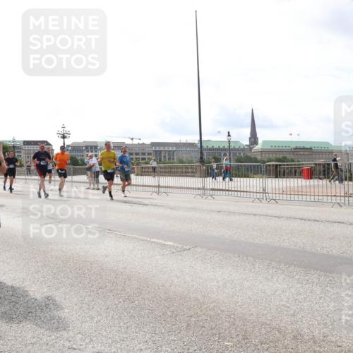 29.06.2025 - hella hamburg halbmarathon Lena Gebhardt http://msf.ph/oto/8273040 29.06.2025 10:20:04 Lombardsbrücke 11028, 13910, 1046, 1069, 1110, 1115, 1154, 1534, 2064, 2357, 2405, 2441, 2918, 3278, 3434, 3678, 3842, 4108, 4110, 4170, 4539, 4562, 4570, 4585, 4614, 4737, 4739, 5251, 5397, 5556, 5659, 5811, 5812, 5831, 5878, 5937, 6444, 6796, 6797, 6872, 6874, 7018, 7101, 7137, 7248, 7249, 7519, 7739, 7744, 7808, 7836, 7917, 8025, 8146, 8387, 8427, 8462, 8738, 9136, 9196, 9735, 9873, 10349, 10414, 10540, 10550, 10594, 10595, 10622, 10701, 10754, 11028, 11036 meine-sportfotos.de