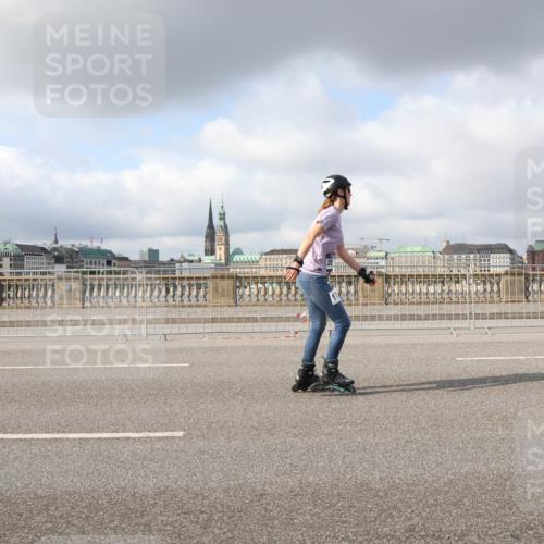 29.06.2025 - hella hamburg halbmarathon Lena Gebhardt http://msf.ph/oto/8273106 29.06.2025 09:04:53 Lombardsbrücke  meine-sportfotos.de
