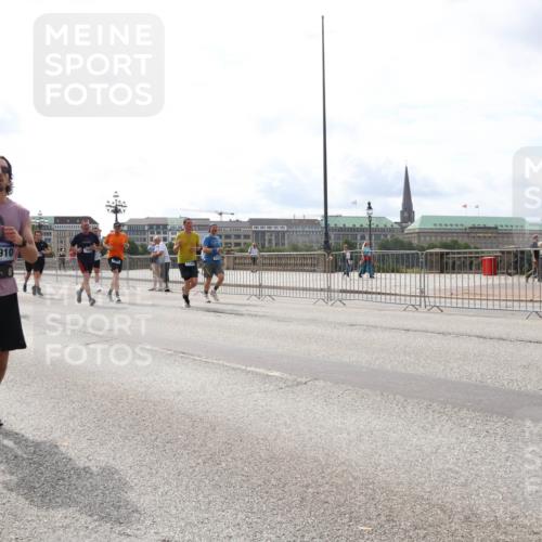 29.06.2025 - hella hamburg halbmarathon Lena Gebhardt http://msf.ph/oto/8273118 29.06.2025 10:20:04 Lombardsbrücke 1102, 13910, 1046, 1069, 1110, 1115, 1154, 1534, 2064, 2357, 2405, 2441, 2918, 3278, 3434, 3678, 3842, 4108, 4110, 4170, 4539, 4562, 4570, 4585, 4614, 4737, 4739, 5251, 5397, 5556, 5659, 5811, 5812, 5831, 5878, 5937, 6444, 6796, 6797, 6872, 6874, 7018, 7101, 7137, 7248, 7249, 7519, 7739, 7744, 7808, 7836, 7917, 8025, 8146, 8387, 8427, 8462, 8738, 9136, 9196, 9735, 9873, 10349, 10414, 10540, 10550, 10594, 10595, 10622, 10701, 10754, 11028, 11036 meine-sportfotos.de