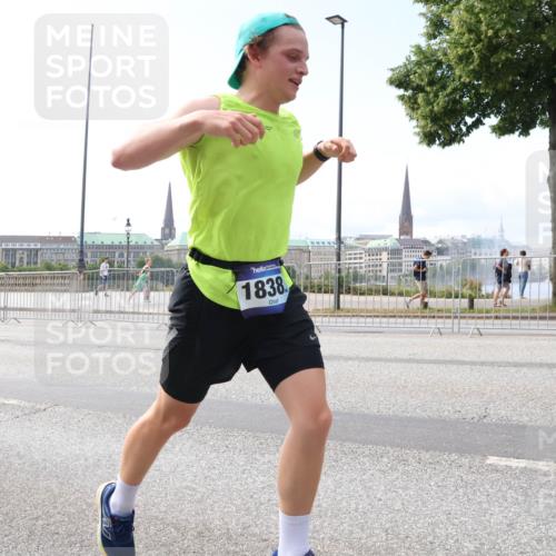 29.06.2025 - hella hamburg halbmarathon Lena Gebhardt http://msf.ph/oto/8273154 29.06.2025 10:11:26 Lombardsbrücke 1531, 1723, 1866, 2868, 3837, 4227, 4287, 5254, 5653, 7271, 7370, 8115, 8171, 8206, 8207, 8368, 8561, 8807, 8810, 9119, 10196, 10372, 10428, 11149, 11321, 11755, 12286, 12556, 12571, 12836, 13203, 13603, 13939, 14008, 14022, 14149, 15009, 15252, 15797, 15908, 15945, 16383, 17080, 17142, 17500, 17787, 17866, 18278, 18382, 19172, 19241 meine-sportfotos.de