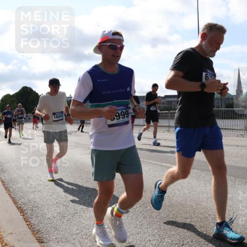 29.06.2025 - hella hamburg halbmarathon Lena Gebhardt http://msf.ph/oto/8273185 29.06.2025 09:57:40 Lombardsbrücke 16047, 5999, 1539, 1030, 1086, 1094, 1193, 1320, 1321, 1327, 1422, 1442, 1563, 1870, 2119, 2252, 2444, 2448, 2488, 2595, 2814, 2855, 2946, 3048, 3058, 3096, 3103, 3114, 3698, 3999, 4261, 4299, 4379, 4558, 4986, 5013, 5018, 5021, 5024, 5032, 5305, 5633, 5775, 5820, 5907, 6125, 6355, 6356, 6374, 6569, 6585, 6628, 6720, 6762, 6776, 6795, 6942, 7134, 7221, 7397, 7478, 7594, 7646, 7742, 7930, 7932, 7952, 7973, 7976, 9316, 10191 meine-sportfotos.de