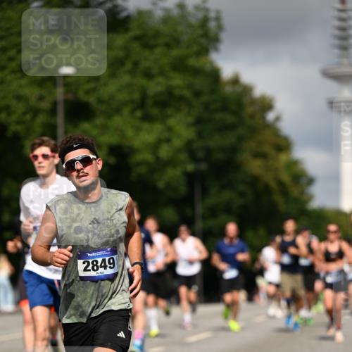 29.06.2025 - hella hamburg halbmarathon Dr. Thomas Lammeyer http://msf.ph/oto/8273195 29.06.2025 09:52:51 Kennedybrücke 1600, 1603, 2044, 2707, 2745, 2750, 2797, 2849, 2980, 3014, 3116, 4148, 4766, 5050, 5124, 5648, 6037, 6149, 6771, 7035, 7109, 7229, 7981, 8358, 8465, 9686, 9914, 10369, 11177 meine-sportfotos.de