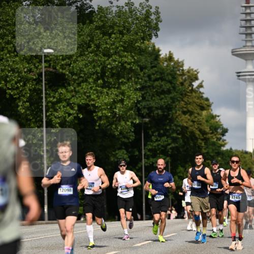 29.06.2025 - hella hamburg halbmarathon Dr. Thomas Lammeyer http://msf.ph/oto/8273233 29.06.2025 09:52:52 Kennedybrücke 1600, 1603, 2044, 2707, 2745, 2750, 2797, 2849, 2980, 3014, 3116, 4148, 4766, 5050, 5124, 5648, 6037, 6149, 6771, 7035, 7109, 7229, 8358, 8465, 9686, 9914, 10369, 11177 meine-sportfotos.de