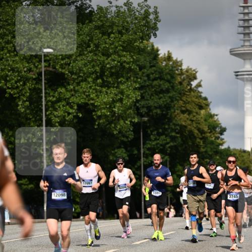 29.06.2025 - hella hamburg halbmarathon Dr. Thomas Lammeyer http://msf.ph/oto/8273250 29.06.2025 09:52:52 Kennedybrücke 1600, 1603, 2044, 2707, 2745, 2750, 2797, 2849, 2980, 3014, 3116, 4148, 4766, 5050, 5124, 5648, 6037, 6149, 6771, 7035, 7109, 7229, 8358, 8465, 9686, 9914, 10369, 11177 meine-sportfotos.de