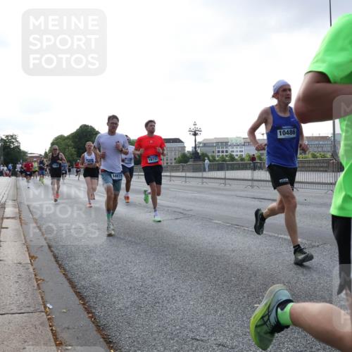 29.06.2025 - hella hamburg halbmarathon Lena Gebhardt http://msf.ph/oto/8273268 29.06.2025 09:45:04 Lombardsbrücke 16818, 18871, 18737, 10486, 1742, 1065, 1758, 1827, 2021, 2746, 3201, 3845, 4678, 5269, 5367, 6619, 6781, 7349, 8473, 8731, 9381, 10156, 10486, 10848, 11169, 12049, 12287, 12337, 12369, 12595, 12900, 13838, 13956, 14140, 14164, 14289, 15268, 15576, 15583, 15672, 15880, 15883, 16157, 16377, 16508, 16713, 16736, 16818, 17354, 17428, 18567 meine-sportfotos.de