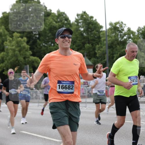 29.06.2025 - hella hamburg halbmarathon Jannik Wohlers http://msf.ph/oto/8273272 29.06.2025 10:34:07 Lombardsbrücke 1025, 1672, 2023, 2412, 2510, 2511, 2801, 3420, 4540, 5609, 6034, 6105, 6171, 6329, 6571, 6574, 6843, 7386, 7644, 7733, 8705, 8965, 9164, 9379, 9448, 10335, 10564, 10674, 11872, 12164, 13747, 13957, 14854, 14855, 14918, 15477, 16238, 16311, 16390, 16682, 16919, 17230, 17650, 18158, 18941 meine-sportfotos.de