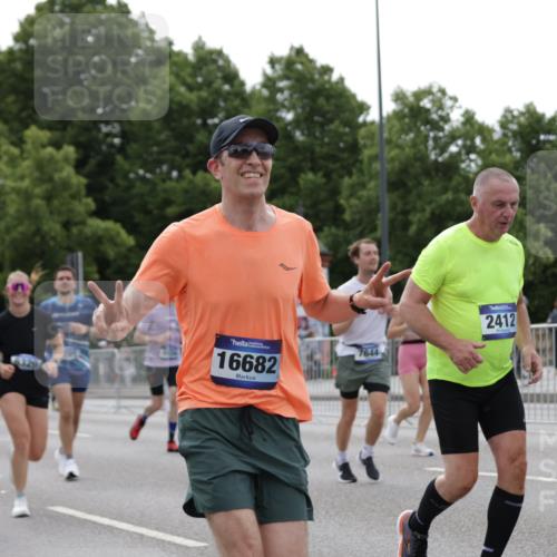29.06.2025 - hella hamburg halbmarathon Jannik Wohlers http://msf.ph/oto/8273281 29.06.2025 10:34:07 Lombardsbrücke 1025, 1672, 2023, 2412, 2510, 2511, 2801, 3420, 4540, 5609, 6034, 6105, 6171, 6329, 6571, 6574, 6843, 7386, 7644, 7733, 8705, 8965, 9164, 9379, 9448, 10335, 10564, 10674, 11872, 12164, 13747, 13957, 14854, 14855, 14918, 15477, 16238, 16311, 16390, 16682, 16919, 17230, 17650, 18158, 18941 meine-sportfotos.de