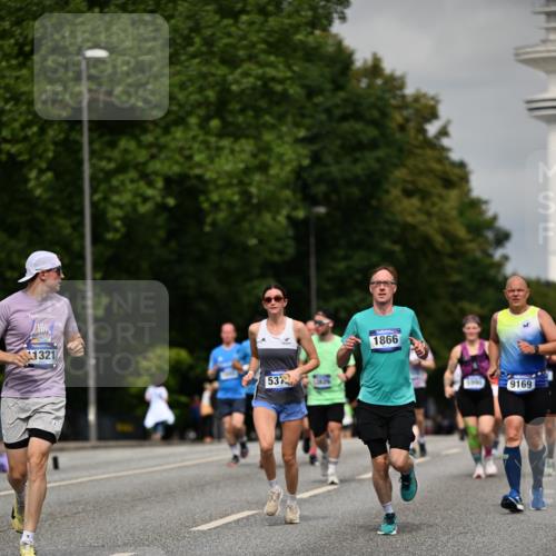 29.06.2025 - hella hamburg halbmarathon Dr. Thomas Lammeyer http://msf.ph/oto/8273294 29.06.2025 10:15:21 Kennedybrücke 1166, 1531, 1866, 1992, 4227, 5254, 5379, 5990, 5991, 7571, 8807, 8810, 9169, 9191, 10372, 10428, 11321 meine-sportfotos.de