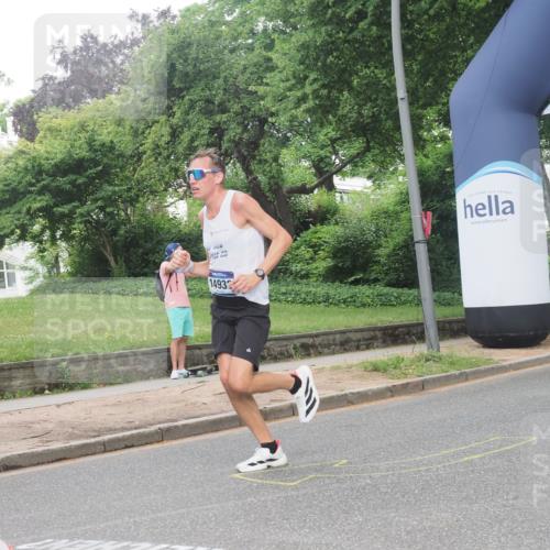 29.06.2025 - hella hamburg halbmarathon KatJ http://msf.ph/oto/8273319 29.06.2025 10:09:00 Zwischen KM18-KM19  meine-sportfotos.de