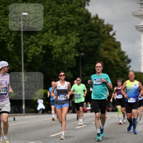 29.06.2025 - hella hamburg halbmarathon Dr. Thomas Lammeyer http://msf.ph/oto/8273341 29.06.2025 10:15:21 Kennedybrücke 1166, 1531, 1866, 1992, 4227, 5254, 5379, 5990, 5991, 7571, 8807, 8810, 9169, 9191, 10372, 10428, 11321 meine-sportfotos.de