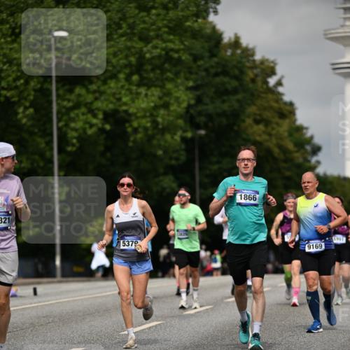 29.06.2025 - hella hamburg halbmarathon Dr. Thomas Lammeyer http://msf.ph/oto/8273368 29.06.2025 10:15:21 Kennedybrücke 1166, 1531, 1866, 1992, 4227, 5254, 5379, 5990, 5991, 7571, 8807, 8810, 9169, 9191, 10372, 10428, 11321 meine-sportfotos.de