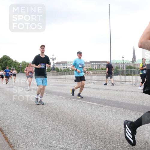 29.06.2025 - hella hamburg halbmarathon Lena Gebhardt http://msf.ph/oto/8273371 29.06.2025 10:54:27 Lombardsbrücke 1822, 670, 1135, 53, 1198, 1263, 1762, 1779, 1822, 1949, 2084, 2244, 2532, 2586, 2600, 2761, 2854, 3079, 3187, 3188, 3249, 3364, 3465, 3467, 3761, 3795, 3857, 4323, 4685, 4720, 4838, 4971, 5157, 5185, 5216, 5309, 5514, 5804, 5817, 5898, 5933, 5993, 6023, 6279, 6468, 6583, 6982, 6987, 6988, 7498, 7670, 7874, 7946, 7986, 8801, 8803, 8867, 9130, 9138, 9203, 9521, 10207, 10331, 10471, 11033, 11287, 11354, 11567, 11569, 11785, 12268, 12270, 12930, 13272 meine-sportfotos.de