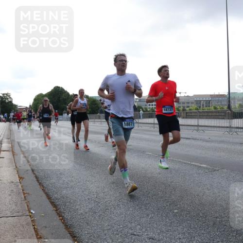 29.06.2025 - hella hamburg halbmarathon Lena Gebhardt http://msf.ph/oto/8273379 29.06.2025 09:45:05 Lombardsbrücke 67, 818, 18871, 18737, 1065, 1758, 1827, 2021, 2746, 3201, 3845, 4050, 4678, 5070, 5269, 5367, 6619, 6781, 7272, 7349, 8473, 8731, 9137, 9381, 10156, 10171, 10486, 10848, 11169, 12049, 12287, 12337, 12369, 12595, 12900, 13838, 13956, 14140, 14164, 14289, 15268, 15583, 15672, 15880, 15883, 16157, 16377, 16508, 16713, 16736, 16818, 17354, 17428, 18567 meine-sportfotos.de