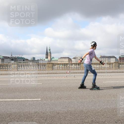 29.06.2025 - hella hamburg halbmarathon Lena Gebhardt http://msf.ph/oto/8273409 29.06.2025 09:04:53 Lombardsbrücke  meine-sportfotos.de