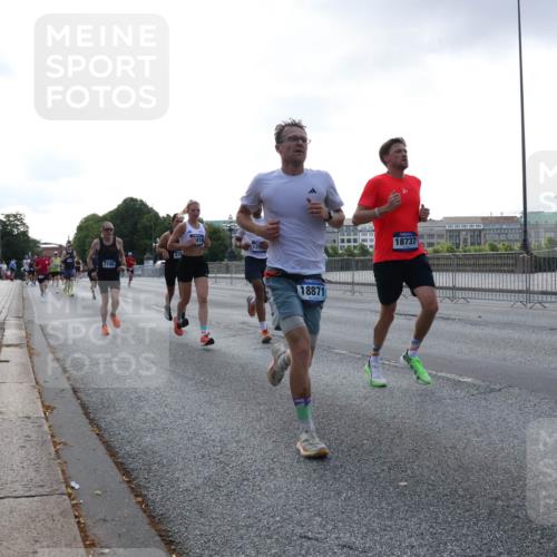 29.06.2025 - hella hamburg halbmarathon Lena Gebhardt http://msf.ph/oto/8273410 29.06.2025 09:45:05 Lombardsbrücke 2746, 125, 18871, 18737, 1065, 1758, 1827, 2021, 2746, 3201, 3845, 4050, 4678, 5070, 5269, 5367, 6619, 6781, 7272, 7349, 8473, 8731, 9137, 9381, 10156, 10171, 10486, 10848, 11169, 12049, 12287, 12337, 12369, 12595, 12900, 13838, 13956, 14140, 14164, 14289, 15268, 15583, 15672, 15880, 15883, 16157, 16377, 16508, 16713, 16736, 16818, 17354, 17428, 18567 meine-sportfotos.de