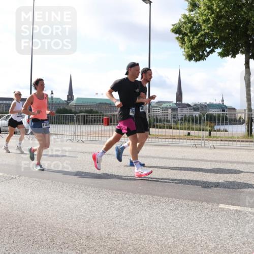 29.06.2025 - hella hamburg halbmarathon Lena Gebhardt http://msf.ph/oto/8273532 29.06.2025 09:57:41 Lombardsbrücke 1151, 160, 1030, 1086, 1094, 1193, 1320, 1321, 1422, 1442, 1563, 1870, 2119, 2252, 2397, 2444, 2448, 2488, 2595, 2612, 2814, 2855, 2946, 3048, 3058, 3096, 3103, 3114, 3251, 3698, 3999, 4261, 4299, 4379, 4558, 4986, 5013, 5018, 5021, 5024, 5032, 5305, 5633, 5775, 5820, 5907, 6125, 6355, 6356, 6374, 6569, 6585, 6628, 6720, 6762, 6776, 6795, 6942, 7134, 7221, 7397, 7478, 7594, 7646, 7742, 7930, 7932, 7952, 7973, 7976, 9316, 10191 meine-sportfotos.de