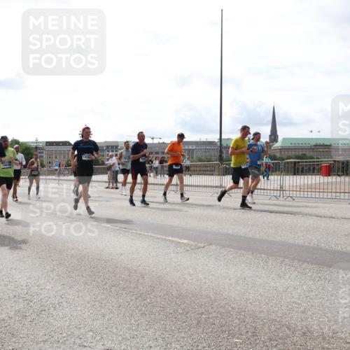 29.06.2025 - hella hamburg halbmarathon Lena Gebhardt http://msf.ph/oto/8273534 29.06.2025 10:20:06 Lombardsbrücke 17454, 11028, 18648, 1830, 1046, 1069, 1110, 1115, 1154, 1474, 2064, 2357, 2405, 2441, 2918, 3278, 3434, 3678, 3842, 4108, 4110, 4170, 4539, 4562, 4570, 4585, 4614, 4737, 4739, 5251, 5397, 5556, 5659, 5811, 5812, 5831, 5878, 5937, 6796, 6797, 6872, 6874, 7018, 7101, 7137, 7248, 7249, 7519, 7739, 7744, 7808, 7836, 7917, 8025, 8146, 8387, 8427, 8462, 8738, 9136, 9196, 9735, 9873, 10041, 10349, 10414, 10550, 10594, 10595, 10622, 10701, 10754, 11028, 11036 meine-sportfotos.de