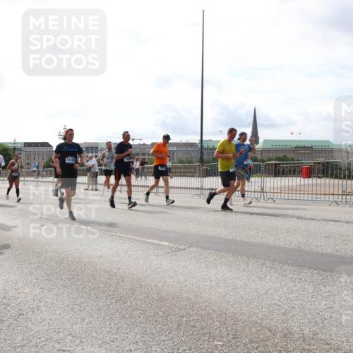 29.06.2025 - hella hamburg halbmarathon Lena Gebhardt http://msf.ph/oto/8273562 29.06.2025 10:20:06 Lombardsbrücke 17456, 17454, 11028, 18648, 18368, 1046, 1069, 1110, 1115, 1154, 1474, 2064, 2357, 2405, 2441, 2918, 3278, 3434, 3678, 3842, 4108, 4110, 4170, 4539, 4562, 4570, 4585, 4614, 4737, 4739, 5251, 5397, 5556, 5659, 5811, 5812, 5831, 5878, 5937, 6796, 6797, 6872, 6874, 7018, 7101, 7137, 7248, 7249, 7519, 7739, 7744, 7808, 7836, 7917, 8025, 8146, 8387, 8427, 8462, 8738, 9136, 9196, 9735, 9873, 10041, 10349, 10414, 10550, 10594, 10595, 10622, 10701, 10754, 11028, 11036 meine-sportfotos.de