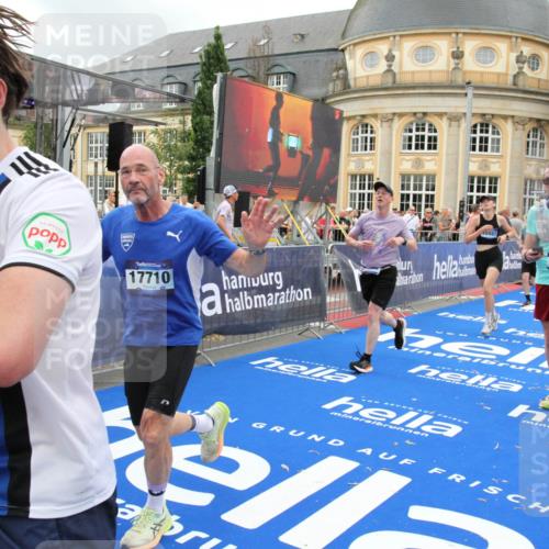 29.06.2025 - hella hamburg halbmarathon Michael Strokosch http://msf.ph/oto/8273567 29.06.2025 10:53:36 Ziel 1030, 1061, 1098, 1499, 1502, 1783, 2070, 3399, 5866, 6628, 6762, 10549, 11068, 12909, 13912, 15113, 15497, 15856, 17710, 18450, 18612, 18666 meine-sportfotos.de