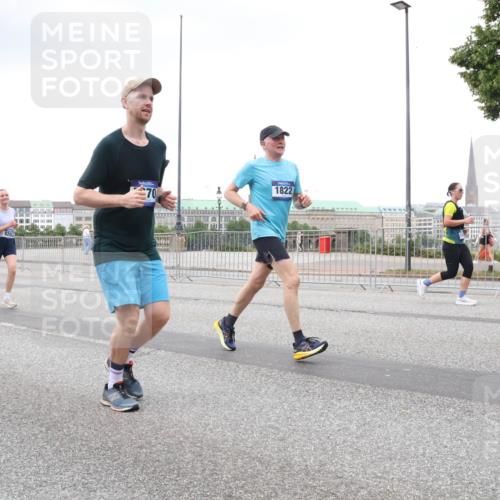 29.06.2025 - hella hamburg halbmarathon Lena Gebhardt http://msf.ph/oto/8273577 29.06.2025 10:54:28 Lombardsbrücke 8867, 9203, 1822, 1198, 1263, 1762, 1779, 1822, 1949, 2084, 2244, 2532, 2586, 2600, 2761, 3187, 3188, 3249, 3364, 3465, 3467, 3761, 3795, 3857, 4323, 4685, 4720, 4838, 4971, 5157, 5185, 5216, 5309, 5514, 5804, 5817, 5898, 5933, 5993, 6023, 6279, 6468, 6583, 6982, 6987, 6988, 7498, 7670, 7874, 7946, 7986, 8012, 8801, 8803, 8867, 9130, 9138, 9203, 9521, 10207, 10331, 10471, 11033, 11287, 11354, 11567, 11569, 11785, 12268, 12270, 12930, 13272 meine-sportfotos.de