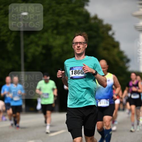 29.06.2025 - hella hamburg halbmarathon Dr. Thomas Lammeyer http://msf.ph/oto/8273608 29.06.2025 10:15:24 Kennedybrücke 1166, 1531, 1866, 1992, 4227, 5254, 5379, 5990, 5991, 7571, 9169, 9191, 10372, 10428, 11321 meine-sportfotos.de