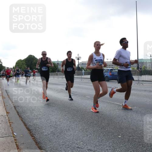 29.06.2025 - hella hamburg halbmarathon Lena Gebhardt http://msf.ph/oto/8273613 29.06.2025 09:45:06 Lombardsbrücke 2746, 6781, 16818, 1065, 1758, 1827, 2021, 2746, 3201, 3845, 4050, 4678, 5070, 5269, 5367, 5746, 6619, 6781, 7272, 7349, 7723, 8209, 8473, 8731, 8883, 9137, 9381, 10156, 10171, 10486, 10848, 11169, 11413, 12049, 12287, 12337, 12369, 12595, 12900, 13838, 13956, 14140, 14164, 14289, 15268, 15583, 15672, 15880, 15883, 16157, 16377, 16508, 16713, 16736, 16818, 17428, 18567 meine-sportfotos.de
