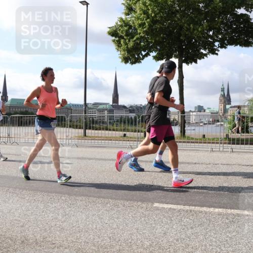 29.06.2025 - hella hamburg halbmarathon Lena Gebhardt http://msf.ph/oto/8273675 29.06.2025 09:57:42 Lombardsbrücke 9739, 1151, 1030, 1086, 1094, 1193, 1320, 1321, 1422, 1442, 1563, 1870, 2119, 2252, 2397, 2444, 2448, 2488, 2595, 2612, 2814, 2855, 2946, 3048, 3058, 3096, 3103, 3114, 3251, 3698, 3999, 4261, 4299, 4379, 4558, 4986, 5013, 5018, 5021, 5024, 5032, 5305, 5633, 5775, 5820, 5907, 6125, 6355, 6356, 6374, 6569, 6580, 6585, 6628, 6720, 6762, 6776, 6795, 6942, 7134, 7221, 7397, 7478, 7594, 7646, 7742, 7930, 7932, 7952, 7973, 7976, 9316, 10191 meine-sportfotos.de