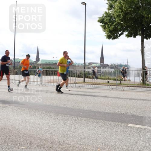 29.06.2025 - hella hamburg halbmarathon Lena Gebhardt http://msf.ph/oto/8273727 29.06.2025 10:20:07 Lombardsbrücke 1836, 13192, 2064, 1046, 1069, 1110, 1115, 1154, 1474, 2064, 2357, 2405, 2441, 2918, 3278, 3434, 3678, 3842, 4170, 4539, 4562, 4570, 4585, 4614, 4737, 4739, 5251, 5397, 5556, 5659, 5811, 5812, 5831, 5878, 5937, 6796, 6797, 6872, 6874, 7018, 7101, 7137, 7248, 7249, 7519, 7739, 7744, 7808, 7836, 7917, 8025, 8146, 8387, 8427, 8462, 8738, 9136, 9196, 9735, 9873, 10041, 10349, 10414, 10550, 10594, 10595, 10622, 10701, 10754, 11028, 11036 meine-sportfotos.de