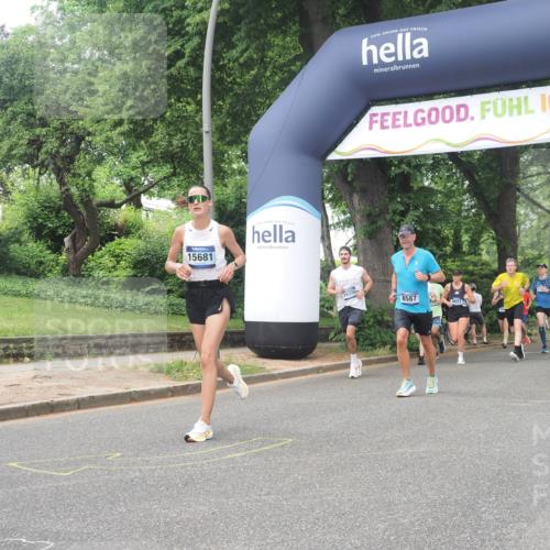 29.06.2025 - hella hamburg halbmarathon KatJ http://msf.ph/oto/8273741 29.06.2025 10:40:05 Zwischen KM18-KM19 2444, 3208, 3209, 5194, 8390, 8587 meine-sportfotos.de