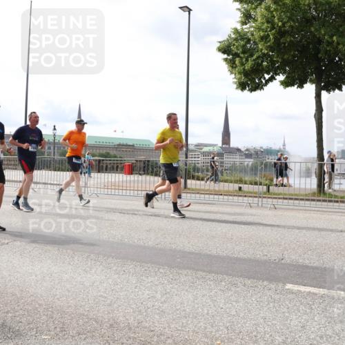 29.06.2025 - hella hamburg halbmarathon Lena Gebhardt http://msf.ph/oto/8273770 29.06.2025 10:20:07 Lombardsbrücke 13192, 1836, 2084, 1046, 1069, 1110, 1115, 1154, 1474, 2064, 2357, 2405, 2441, 2918, 3278, 3434, 3678, 3842, 4170, 4539, 4562, 4570, 4585, 4614, 4737, 4739, 5251, 5397, 5556, 5659, 5811, 5812, 5831, 5878, 5937, 6796, 6797, 6872, 6874, 7018, 7101, 7137, 7248, 7249, 7519, 7739, 7744, 7808, 7836, 7917, 8025, 8146, 8387, 8427, 8462, 8738, 9136, 9196, 9735, 9873, 10041, 10349, 10414, 10550, 10594, 10595, 10622, 10701, 10754, 11028, 11036 meine-sportfotos.de