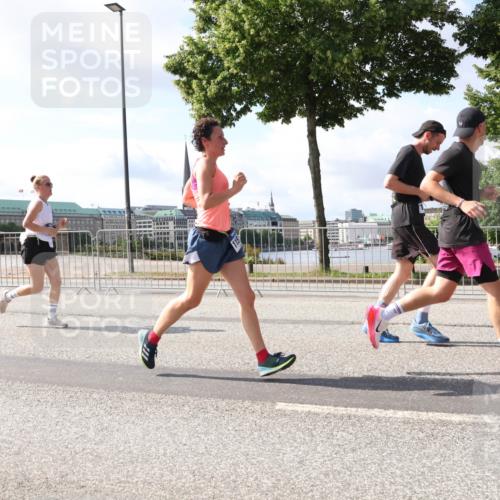 29.06.2025 - hella hamburg halbmarathon Lena Gebhardt http://msf.ph/oto/8273778 29.06.2025 09:57:42 Lombardsbrücke 1030, 1086, 1094, 1193, 1320, 1321, 1422, 1442, 1563, 1870, 2119, 2252, 2397, 2444, 2448, 2488, 2595, 2612, 2814, 2855, 2946, 3048, 3058, 3096, 3103, 3114, 3251, 3698, 3999, 4261, 4299, 4379, 4558, 4986, 5013, 5018, 5021, 5024, 5032, 5305, 5633, 5775, 5820, 5907, 6125, 6355, 6356, 6374, 6569, 6580, 6585, 6628, 6720, 6762, 6776, 6795, 6942, 7134, 7221, 7397, 7478, 7594, 7646, 7742, 7930, 7932, 7952, 7973, 7976, 9316, 10191 meine-sportfotos.de