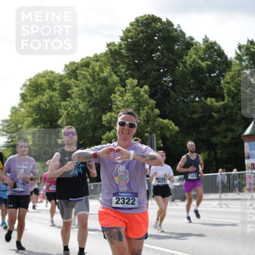 29.06.2025 - hella hamburg halbmarathon Jannik Wohlers http://msf.ph/oto/8273793 29.06.2025 10:01:52 Lombardsbrücke 1128, 1254, 1432, 1453, 2142, 2322, 2323, 3169, 4985, 5763, 6166, 6295, 6322, 6708, 7031, 7223, 7243, 7323, 9020, 9021, 9156, 9353, 9928, 10866, 11191, 11554, 11871, 11938, 12315, 12316, 12491, 12837, 13868, 14574, 14838, 15008, 15901, 16067, 16614, 16634, 16723, 17533, 18128, 18130, 18240, 19162, 19240 meine-sportfotos.de