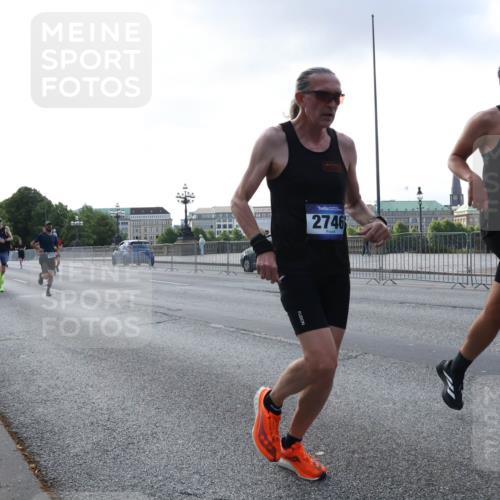29.06.2025 - hella hamburg halbmarathon Lena Gebhardt http://msf.ph/oto/8273795 29.06.2025 09:45:07 Lombardsbrücke 2746, 6781, 1758, 1827, 1990, 2021, 2746, 3043, 3201, 3845, 4050, 4678, 5070, 5269, 5328, 5367, 5746, 6619, 6781, 7272, 7651, 7723, 8209, 8473, 8731, 8883, 9137, 9381, 10156, 10171, 10486, 10848, 11169, 11413, 12049, 12287, 12337, 12595, 12900, 13838, 13956, 14140, 14164, 14289, 15268, 15583, 15672, 15883, 16157, 16377, 16508, 16713, 16736, 16818, 17428, 18567 meine-sportfotos.de