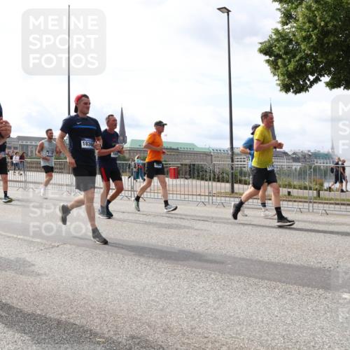 29.06.2025 - hella hamburg halbmarathon Lena Gebhardt http://msf.ph/oto/8273805 29.06.2025 10:20:07 Lombardsbrücke 18, 11028, 8146, 315, 18362, 7808, 1046, 1069, 1110, 1115, 1154, 1474, 2064, 2357, 2405, 2441, 2918, 3278, 3434, 3678, 3842, 4170, 4539, 4562, 4570, 4585, 4614, 4737, 4739, 5251, 5397, 5556, 5659, 5811, 5812, 5831, 5878, 5937, 6796, 6797, 6872, 6874, 7018, 7101, 7137, 7248, 7249, 7519, 7739, 7744, 7808, 7836, 7917, 8025, 8146, 8387, 8427, 8462, 8738, 9136, 9196, 9735, 9873, 10041, 10349, 10414, 10550, 10594, 10595, 10622, 10701, 10754, 11028, 11036 meine-sportfotos.de