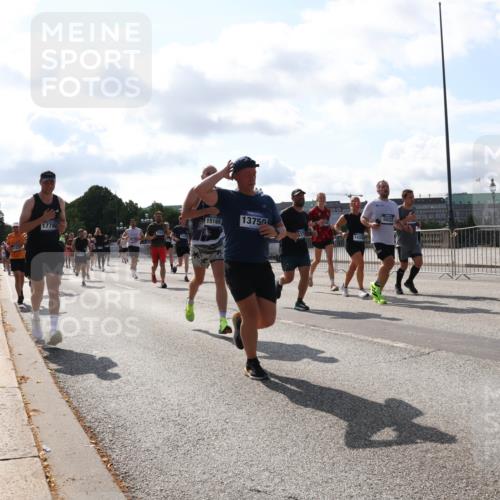 29.06.2025 - hella hamburg halbmarathon Lena Gebhardt http://msf.ph/oto/8273808 29.06.2025 09:57:43 Lombardsbrücke 15169, 17782, 13750, 5032, 1030, 1086, 1094, 1193, 1320, 1321, 1422, 1442, 1563, 1870, 2119, 2252, 2397, 2444, 2448, 2488, 2595, 2612, 2814, 2855, 2946, 3048, 3058, 3096, 3103, 3114, 3251, 3698, 3999, 4261, 4299, 4379, 4558, 4986, 5013, 5018, 5021, 5024, 5032, 5305, 5633, 5775, 5820, 5907, 6125, 6355, 6356, 6374, 6569, 6580, 6585, 6628, 6720, 6762, 6776, 6795, 6942, 7134, 7221, 7397, 7478, 7594, 7646, 7742, 7930, 7932, 7952, 7973, 7976, 9316, 10191 meine-sportfotos.de