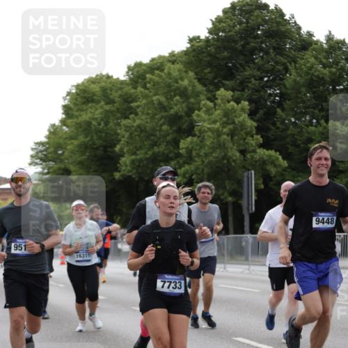 29.06.2025 - hella hamburg halbmarathon Jannik Wohlers http://msf.ph/oto/8273837 29.06.2025 10:34:15 Lombardsbrücke 1025, 2023, 3130, 3420, 4540, 5453, 6034, 6171, 6329, 6843, 7020, 7386, 7644, 7733, 8705, 9122, 9164, 9448, 9514, 10335, 10674, 11122, 11245, 12164, 12382, 13311, 13416, 13471, 13473, 14273, 15310, 15380, 15477, 16238, 16311, 16390, 16682, 17412, 18158, 18892 meine-sportfotos.de