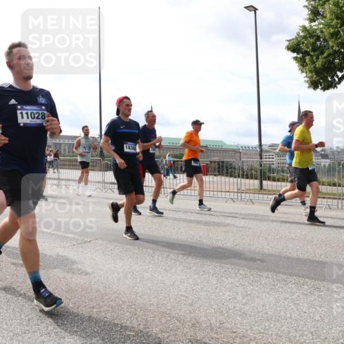 29.06.2025 - hella hamburg halbmarathon Lena Gebhardt http://msf.ph/oto/8273845 29.06.2025 10:20:07 Lombardsbrücke 83, 864, 11028, 18368, 2064, 1046, 1069, 1110, 1115, 1154, 1474, 2064, 2357, 2405, 2441, 2918, 3278, 3434, 3678, 3842, 4170, 4539, 4562, 4570, 4585, 4614, 4737, 4739, 5251, 5397, 5556, 5659, 5811, 5812, 5831, 5878, 5937, 6796, 6797, 6872, 6874, 7018, 7101, 7137, 7248, 7249, 7519, 7739, 7744, 7808, 7836, 7917, 8025, 8146, 8387, 8427, 8462, 8738, 9136, 9196, 9735, 9873, 10041, 10349, 10414, 10550, 10594, 10595, 10622, 10701, 10754, 11028, 11036 meine-sportfotos.de
