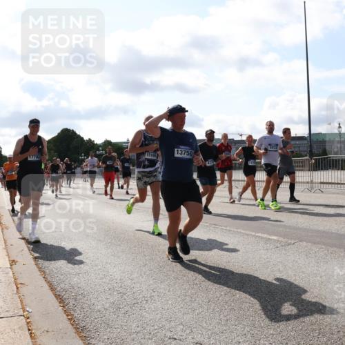 29.06.2025 - hella hamburg halbmarathon Lena Gebhardt http://msf.ph/oto/8273861 29.06.2025 09:57:43 Lombardsbrücke 15169, 17782, 13750, 4319, 5032, 1030, 1086, 1094, 1193, 1320, 1321, 1422, 1442, 1563, 1870, 2119, 2252, 2397, 2444, 2448, 2488, 2595, 2612, 2814, 2855, 2946, 3048, 3058, 3096, 3103, 3114, 3251, 3698, 3999, 4261, 4299, 4379, 4558, 4986, 5013, 5018, 5021, 5024, 5032, 5305, 5633, 5775, 5820, 5907, 6125, 6355, 6356, 6374, 6569, 6580, 6585, 6628, 6720, 6762, 6776, 6795, 6942, 7134, 7221, 7397, 7478, 7594, 7646, 7742, 7930, 7932, 7952, 7973, 7976, 9316, 10191 meine-sportfotos.de