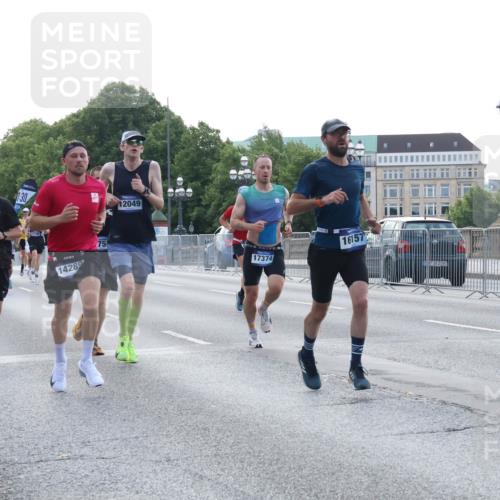 29.06.2025 - hella hamburg halbmarathon Lena Gebhardt http://msf.ph/oto/8273869 29.06.2025 09:45:08 Lombardsbrücke 10171, 19, 15672, 130, 14289, 75, 12049, 16157, 17374, 1758, 1827, 1990, 2021, 2746, 3043, 3201, 3845, 4050, 4678, 5070, 5269, 5328, 5367, 5746, 5826, 6619, 6781, 7272, 7651, 7723, 8209, 8473, 8731, 8883, 9137, 9381, 10156, 10171, 10486, 10848, 11169, 11413, 11857, 12049, 12287, 12595, 12900, 13838, 13956, 14140, 14164, 14289, 15268, 15583, 15672, 15883, 16157, 16377, 16508, 16713, 16736, 16818, 17428, 18567 meine-sportfotos.de