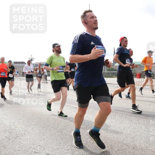 29.06.2025 - hella hamburg halbmarathon Lena Gebhardt http://msf.ph/oto/8273879 29.06.2025 10:20:08 Lombardsbrücke 78, 17454, 8387, 1401745, 8648, 1319, 183, 1046, 1069, 1110, 1115, 1154, 1474, 2064, 2357, 2405, 2478, 2918, 3278, 3434, 3842, 4170, 4539, 4562, 4570, 4585, 4614, 4737, 4739, 5251, 5397, 5556, 5659, 5811, 5812, 5831, 5878, 5937, 6796, 6797, 6872, 6874, 7018, 7101, 7131, 7137, 7248, 7249, 7519, 7739, 7744, 7808, 7836, 7917, 8025, 8146, 8387, 8427, 8462, 8738, 9136, 9196, 9735, 9873, 10041, 10349, 10414, 10550, 10594, 10595, 10622, 10701, 10754, 11028, 11036 meine-sportfotos.de
