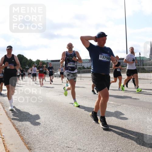29.06.2025 - hella hamburg halbmarathon Lena Gebhardt http://msf.ph/oto/8273898 29.06.2025 09:57:43 Lombardsbrücke 7594, 134, 15169, 13750, 143044, 1030, 1086, 1094, 1193, 1320, 1321, 1422, 1442, 1563, 1870, 2119, 2252, 2397, 2444, 2448, 2488, 2595, 2612, 2814, 2855, 2946, 3048, 3058, 3096, 3103, 3114, 3251, 3698, 3999, 4261, 4299, 4379, 4558, 4986, 5013, 5018, 5021, 5024, 5032, 5305, 5633, 5775, 5820, 5907, 6125, 6355, 6356, 6374, 6569, 6580, 6585, 6628, 6720, 6762, 6776, 6795, 6942, 7134, 7221, 7397, 7478, 7594, 7646, 7742, 7930, 7932, 7952, 7973, 7976, 9316, 10191 meine-sportfotos.de