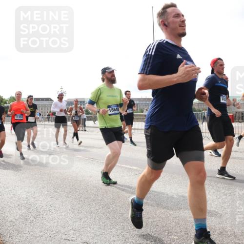 29.06.2025 - hella hamburg halbmarathon Lena Gebhardt http://msf.ph/oto/8273915 29.06.2025 10:20:08 Lombardsbrücke 17456, 17454, 8387, 18648, 13192, 183, 1046, 1069, 1110, 1115, 1154, 1474, 2064, 2357, 2405, 2478, 2918, 3278, 3434, 3842, 4170, 4539, 4562, 4570, 4585, 4614, 4737, 4739, 5251, 5397, 5556, 5659, 5811, 5812, 5831, 5878, 5937, 6796, 6797, 6872, 6874, 7018, 7101, 7131, 7137, 7248, 7249, 7519, 7739, 7744, 7808, 7836, 7917, 8025, 8146, 8387, 8427, 8462, 8738, 9136, 9196, 9735, 9873, 10041, 10349, 10414, 10550, 10594, 10595, 10622, 10701, 10754, 11028, 11036 meine-sportfotos.de